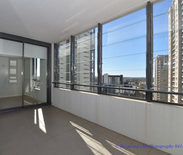 Modern 1-bedroom apartment + study at ERA Chatswood - Photo 6