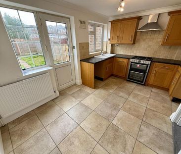 2 bedroom end of terrace house to rent - Photo 4
