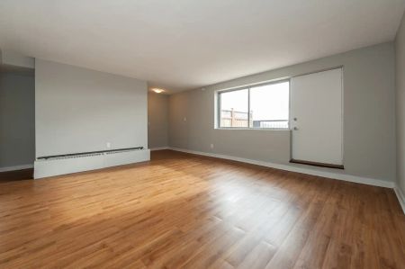 Castle Towers — 1 Bedroom, 1 Bathroom - Photo 5