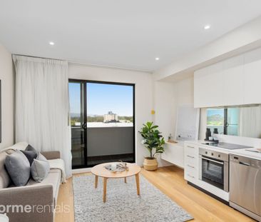 Stylish & Convenient - Photo 1