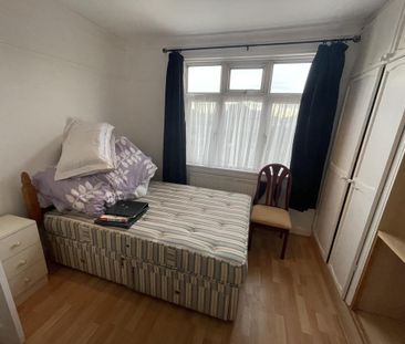 4 bedroom terraced house to rent - Photo 6