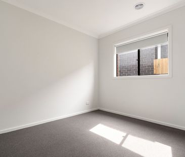 Warmth, Comfort & Space in This Inviting Home - Photo 4