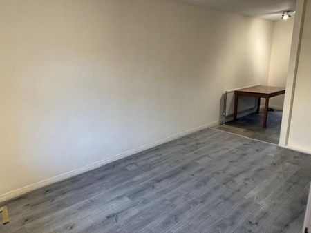 2 bedroom mews to rent - Photo 4