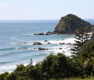 Modern Two-Storey Unit Moments from Flynns Beach - Photo 4