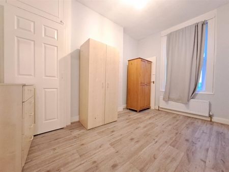 2 Bed Flat, Grove Green Road, E11 - Photo 2