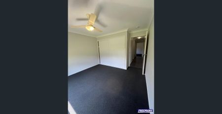 Fantastic 3 Bedroom, 2 Bathroom Property - Photo 4