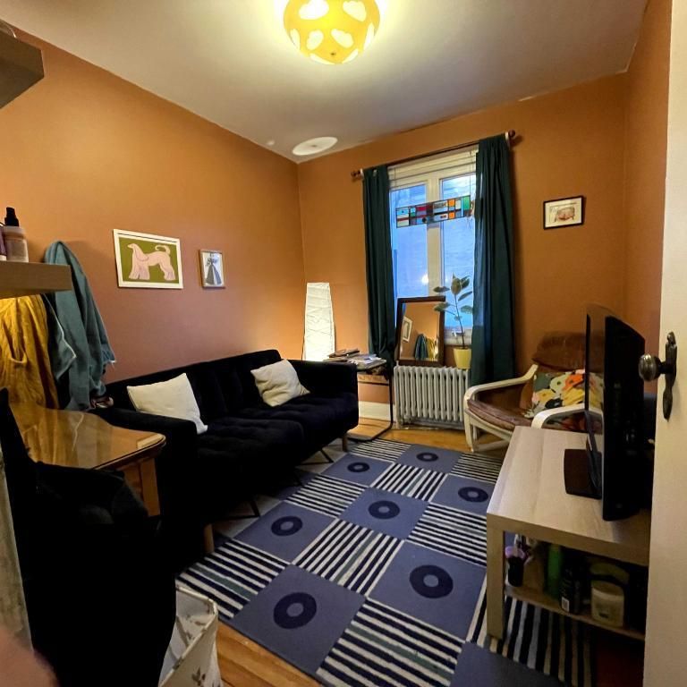 Grand 7½ lumineux avec jardin – Villeray – 10 min métro Jean-Talon – 1500 pi² - Photo 1