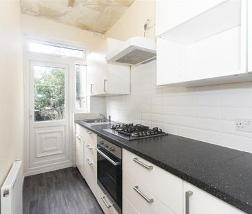 4 bedroom terraced house to rent - Photo 2