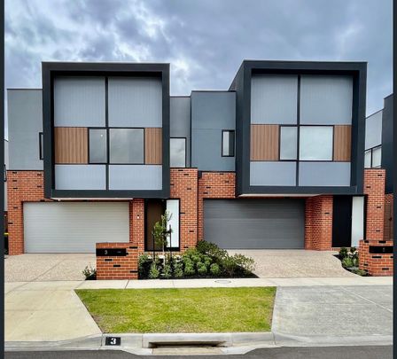 4B2B Bluestone Avenue, Burwood East, Vic 3151 - Photo 1