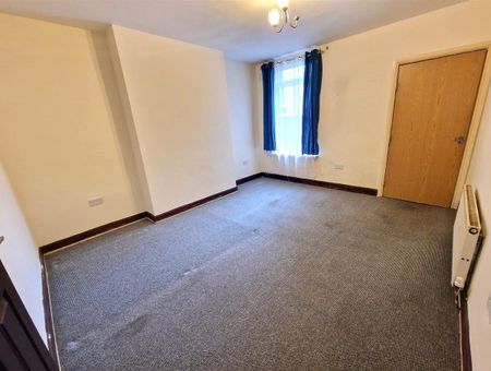 Flat 1, 12 Lockwood Road, DN1 - Photo 4