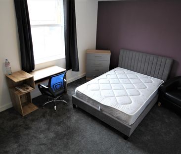 6 bedroom terraced house to rent - Photo 4