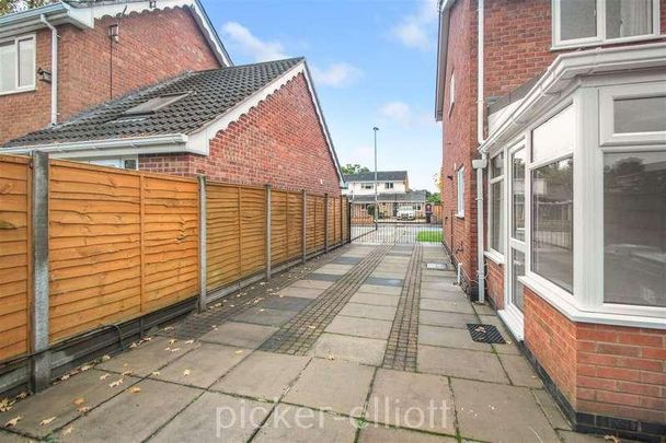 Bosworth Close, Hinckley, LE10 - Photo 1