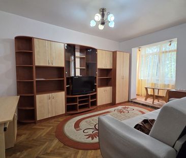 Inchiriez apartament decomandat 2 camere, Podul Ros - Photo 2