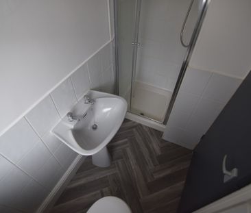 To Let 1 Bed Apartment - Photo 3