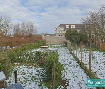 Volledig gerenoveerde rijwoning met terras en tuin - Foto 2