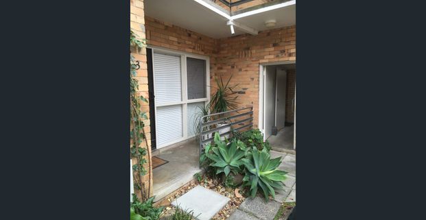 renovated one bedroom ground floor unit in Hawthorn East - Photo 1