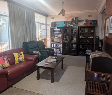 3-bedroom shared house, Gundarun St - Photo 2