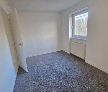 3 bedroom flat to rent - Photo 6