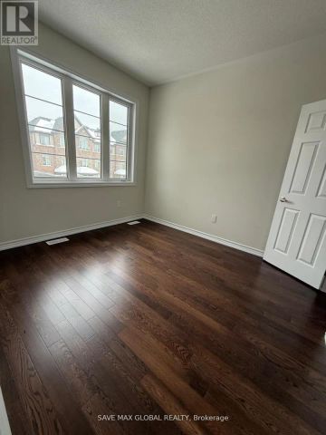 18 LIPSCOTT DRIVE - Photo 4