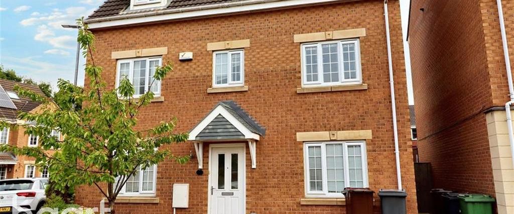 4 bedroom detached house to rent - Photo 1