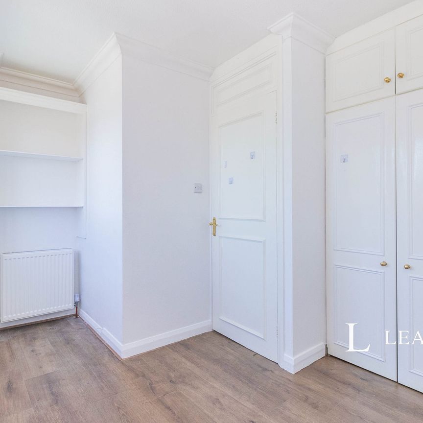 3 bedroom apartment to rent Camberley Court , Sutton - Photo 1
