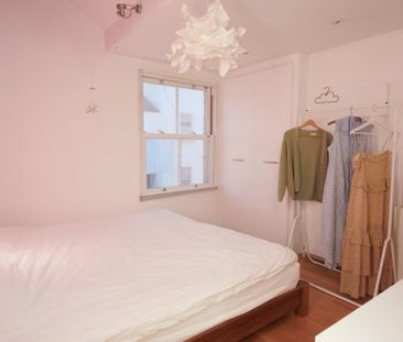 2 Bed Terraced House, Queens Road, SW14 - Photo 1