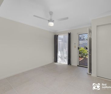 NEWLY RENOVATED THREE BEDROOM TOWNHOUSE IN THORNESIDE - Photo 2