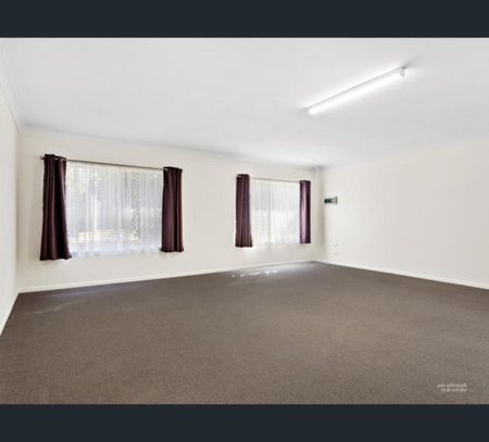 7 Stenlake Avenue, Kawana, Qld 4701 - Photo 2