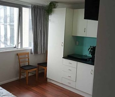 Stylish Central Studio Apt w/ Pool! - Photo 2