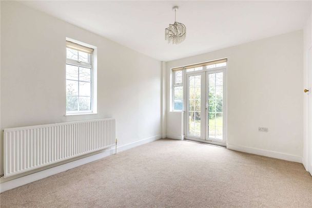 A beautiful three bedroom semi-detached cottage with views over the countryside. - Photo 1