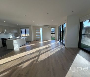 Convenient Family Home!! - Photo 1
