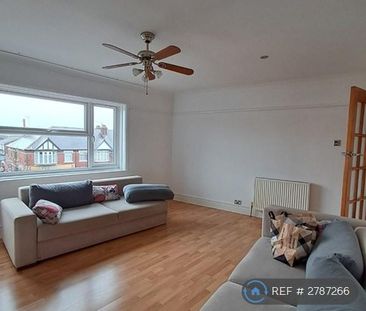 2 bedroom flat to rent - Photo 4