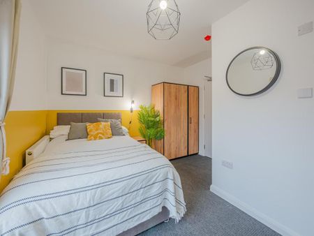 6 bedroom terraced house to rent - Photo 2