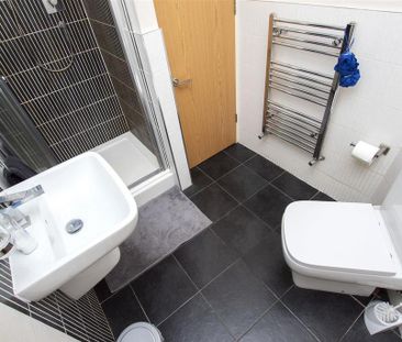 6 bedroom house to rent - Photo 1