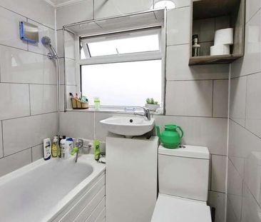 Princes Park Close, Hayes, UB3 - Photo 6