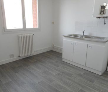 COUTANCES, centre ville, joli trois pièces - Photo 4