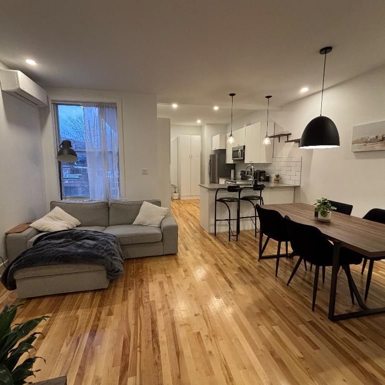 Magnifique 4 ½ entièrement rénové — 1000 pi² — Hochelaga-Maisonneuve — Disponible rapidement - Photo 1
