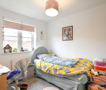 4 bedroom semi-detached house to rent - Photo 3