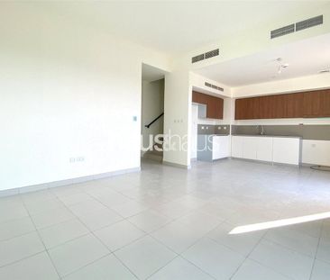 Fully Landscaped | Walk to Pool | Vacant February - Photo 5