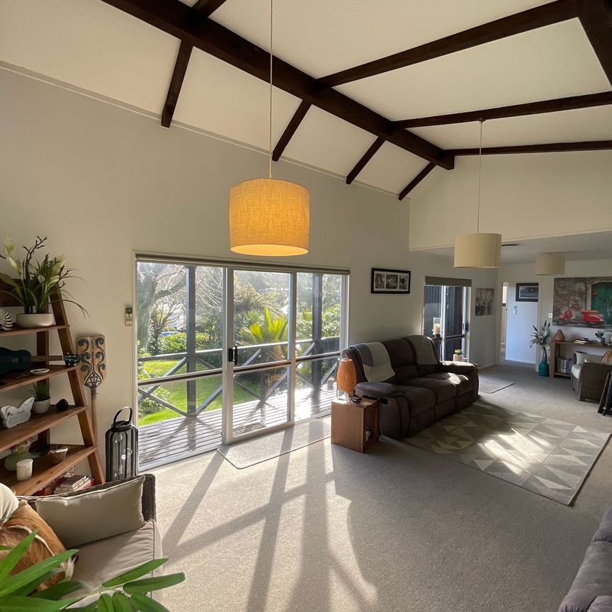 TIDY AND INVITING THREE BEDROOM HOME - Photo 1