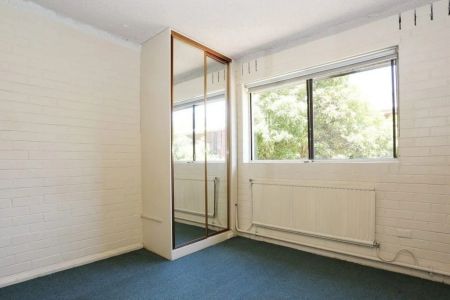 Studio Apartment in Sought-After St Kilda Pocket - Photo 2