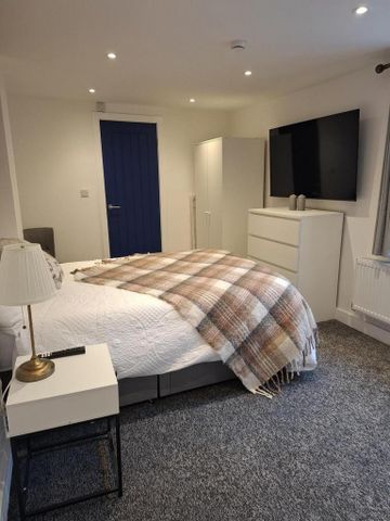 1 bedroom in a house share to rent - Photo 2