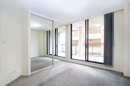 SPACIOUS, CONVENIENT NORTH-EAST FACING 3 BEDROOMS IN THE HEART OF ROCKDALE - Photo 3