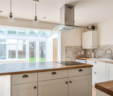 3 bedroom end of terrace house to rent - Photo 4