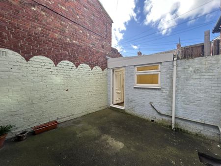 2 bedroom Flat to rent in Sandringham Road, South Gosforth, Newcastle Upon Tyne, Ne3 - Photo 3