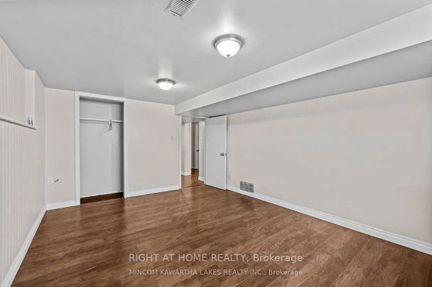 Property For Lease | X9268720 - Photo 1