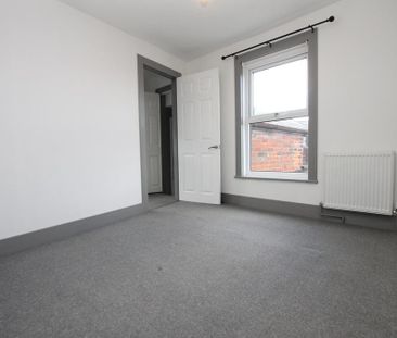 2 bedroom semi-detached house to rent - Photo 6