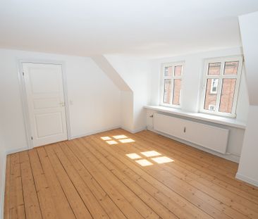 Lys og moderne lejlighed med gårdhave i Aalborg - Photo 6