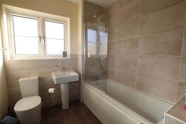 3 bedroom semi-detached house to rent - Photo 1