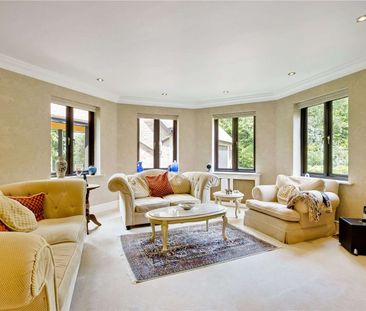 A sophisticated family residence located in the sought after St. Ge... - Photo 2